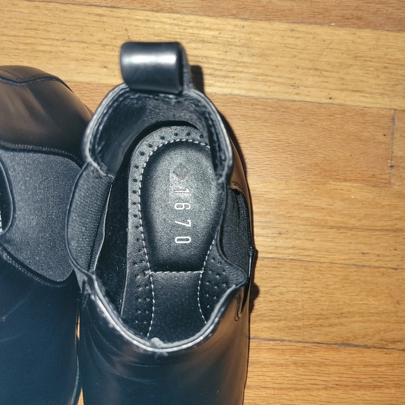 1670 Mens Ankle boots size 9M - Picture 3 of 7